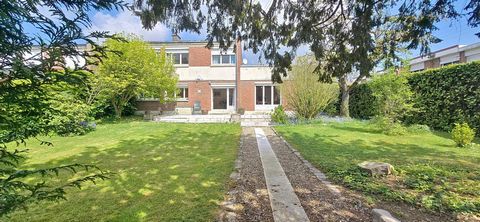 Maison avec jardin, garage XXL et 4 chambres !