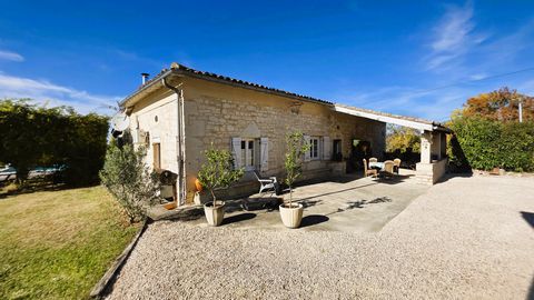Maison en pierre avec piscine et vue sur 1ha