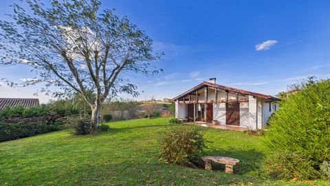 Charmante maison située sur les hauteurs du lac de Saint-Pée