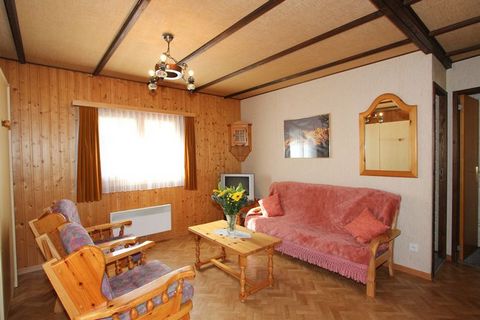 Questa è una splendida casa per le vacanze con 5 camere da letto per 8 persone a Nysted, Danimarca. Situato vicino al porto, offre viste panoramiche sul Mar Baltico. Ha anche una vasca idromassaggio e una sauna che lo rendono ideale per le famiglie c...