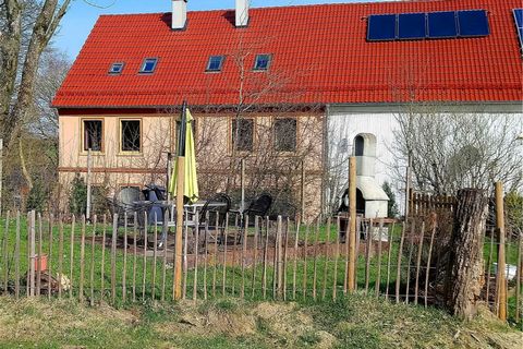Esta casa de vacaciones en Renania del Norte-Westfalia es un apartamento de 3 dormitorios en una granja de animales, con una capacidad de 5 personas. Este apartamento de vacaciones se encuentra en el paraíso de un amante de los animales, ofrece conex...