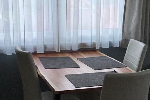 Este confortable apartamento de vacaciones para un máximo de 4 personas se encuentra en Mauerbach, en la Baja Austria, en las afueras de Viena, en la parte occidental de los Bosques de Viena. El apartamento impresiona por su mobiliario moderno y conf...