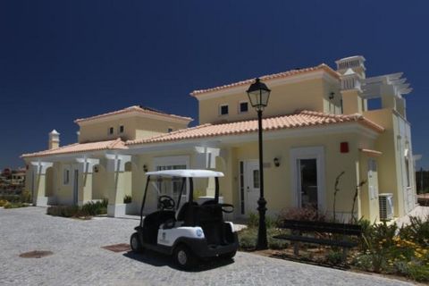 2 bedroom, luxury villa with access to pool collective, inserted into the golf course, 'Castro Marim Golf'. Completely furnished and equipped. Situated 1 km from the Guadiana international bridge and approximately 8 Km from the best beaches of the Al...