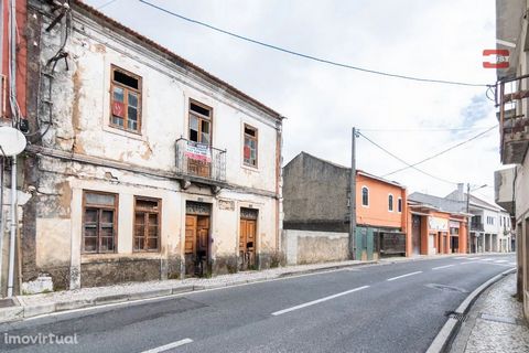 Ground floor building and 1st floor in Mira de Aire, on the main street, ground floor for trade and 1st floor trade and housing, very good location. OPPORTUNITY! You can choose to rebuild two or more dwellings. On location on mira de aire avenue.