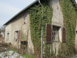 Independent country house located: Locality 'Mouligny ' 207 rue du Crot de la planche, cadastral section B No 406 and 396 for about 400 m2 Comprising 3 rooms on one level raw concrete, attic on the whole, water, electricity, sewers on site. Visit: .....