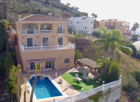 Charming villa located in the best area of Coin with amazing views, divided in 3 floors, comprise 5 bedrooms and 4 bathrooms with private pool and near amenities.