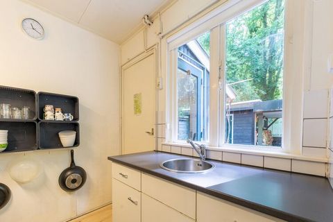 This is the perfect place for a relaxing holiday in the middle of the Gelderland countryside. This nice holiday home has an attractively furnished garden, a lovely terrace and, as icing on the cake, a sauna. It comfortably accommodates families and f...