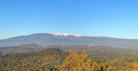 ONLY WITH US On the heights of Venasque, in an exceptional environment of 5,000 m2, a house to restore of about 200 m2 with a spectacular view of Mont Ventoux. This beautiful land with the scents of the scrubland benefits from several scattered borie...