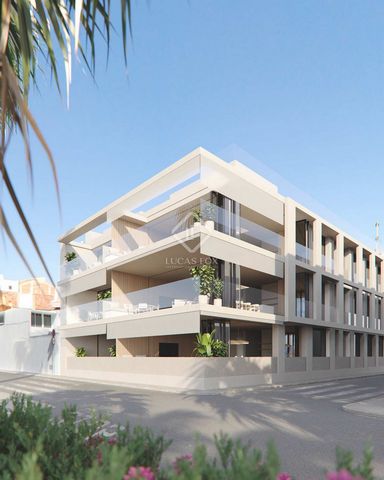Fantastic new build development in the Port Marina area of Palamós, a few steps from the beach and the port of this attractive coastal town. The development consists of nine apartments spread over three floors; six of them enjoy wonderful views of th...