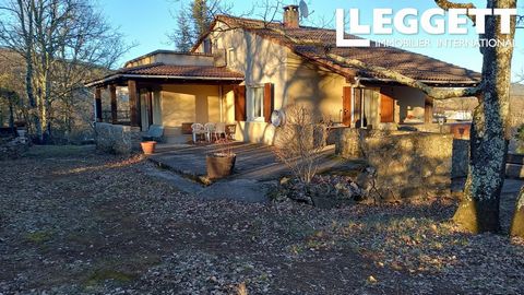 A26297DIV30 - Nice stone house to renovate with 3 bedrooms and very large garden in a very quiet area. Information about risks to which this property is exposed is available on the Géorisques website : https:// ...