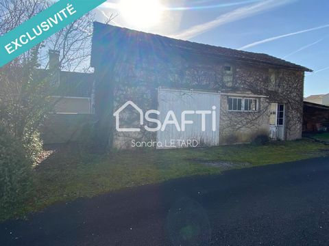 In a quiet cul-de-sac, in Magnac Sur Touvre, Garage of 48m2 with one floor of the same surface area. Possibility of transforming it into a home. A building permit had been granted. The building is serviced on a plot of 271m2.