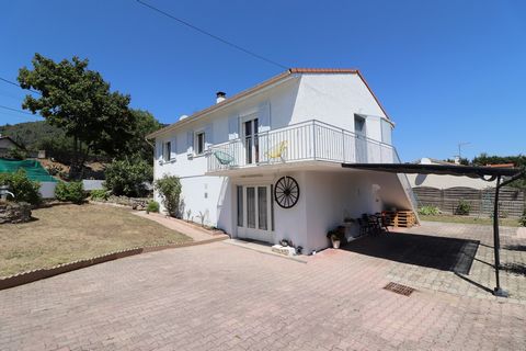 Pretty villa of 170 m2 on Annonay, located Subdivision la Colline, with 855 m2 of enclosed and wooded land. The house is divided into 2 dwellings: there is on the ground floor a living room with nice renovated kitchen, 2 bedrooms, a bathroom complete...