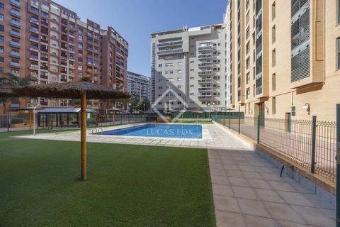 Lucas Fox presents this apartment for sale in the centre of the City of Arts and Sciences of Valencia, close to all amenities. It is located in a residential building with a parking space, swimming pool, playground and concierge. The apartment consis...