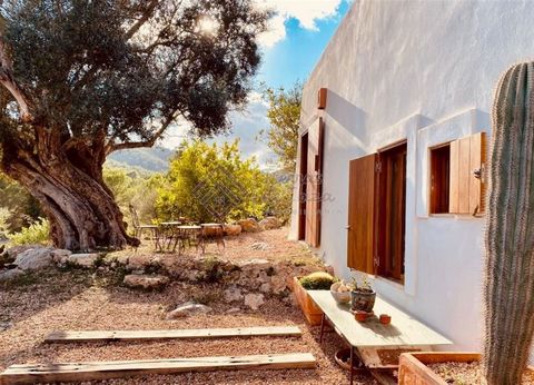 Located in the picturesque area of San Rafael, this rustic finca is a true paradise. With a plot of more than 30.000m2, it offers ample space to enjoy outdoor living. The finca boasts a beautiful swimming pool, perfect for hot summer days, and a well...