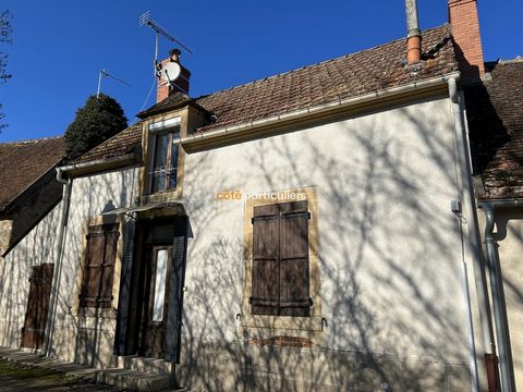 In the charming village of Ainay le Vieil, quiet house composed of a living room, equipped kitchen, pantry, bathroom with toilet. Upstairs, a bedroom of 12 m2 with dressing room and an office. Outside, terrace, garden and an outbuilding. Electric hea...