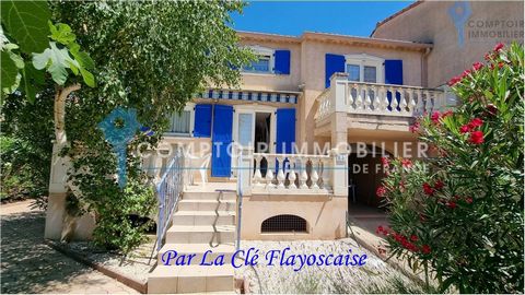 As the only official real estate referent appointed by Le Clos des Oliviers, I offer several villas in this superb private estate in Vidauban, including the following: This delightful and bright Provençal house of 87 m2 with 4 bedrooms on a landscape...