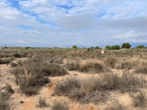 We offer a parcel of land in Los Munoces, Alhama de Murcia that previously had planning permission for a dwelling that has since expired. The plot is just under 10,000 sqm and offers lovely panoramic views all round.It sit’s at the foot of the Carras...