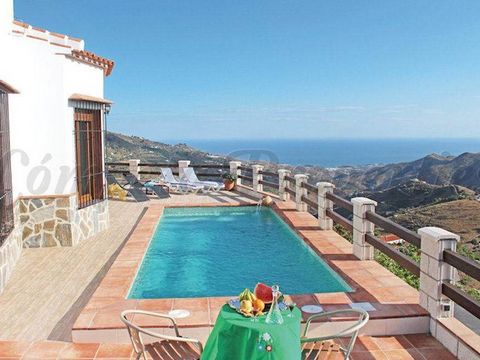 Lovely modern holiday villa with private pool located in a quiet spot in the countryside of Cómpeta. This country property has got a wonderful terrace with pool and BBQ area where one can enjoy the beautiful views of the impressive mountains and down...