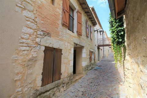 EXCLUSIVE TO BEAUX VILLAGES! Investment property in the centre of a bastide with 4 flats including 2 studios, a 1 bedroom appartment, a 2 bedroom flat and a commercial rental currently under lease. 2 of the appartments are rented out on a seasonal ba...