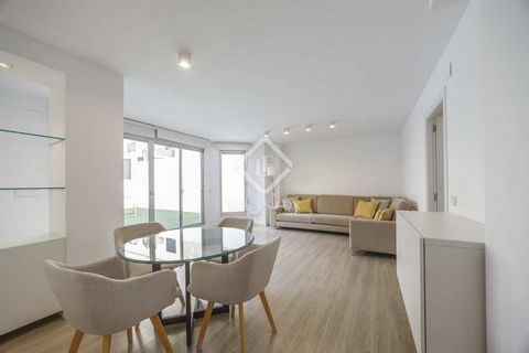 The property corresponds to a bright duplex apartment, we access the ground floor directly from the first floor of the building. To the right, a spacious and bright dining room living room with access to a large terrace of approximately 50 square met...