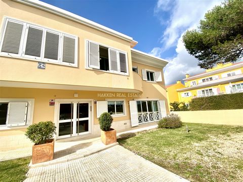 Quinta das Patinhas with excellent access, semi-furnished duplex apartment with 4 bedrooms (2 suites/2 bedrooms) in a prestigious residential area. Walking distance to the center of Cascais (5min), beaches (5min), main national and international scho...