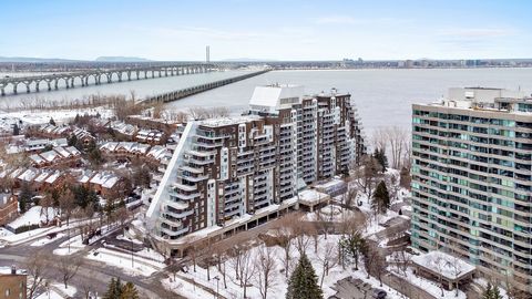 WOW, WHAT A BEAUTIFUL PROPERTY. Dear broker, Good news! The condo you will be viewing has a reduced selling price of $300,000 due to higher than standard condo fees. Positive opportunity. Let's discuss. Sincerely, This penthouse offers panoramic view...