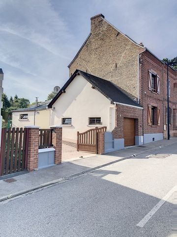 New in Saint-Valery-sur-Somme, service in excellent condition on 450m2 of land and offering: Entrance / kitchen, dining room, living room with fireplace open fireplace, bathroom, toilet, laundry on the 1st floor: landing, 2 spacious bedrooms with dre...