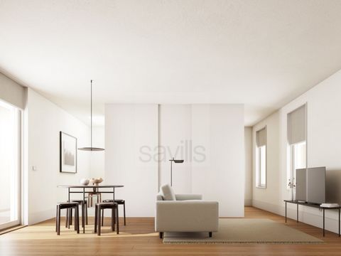 2 bedroom apartment with garden in the center of Porto. - Entrance hall: 1m2 - Room: 16m2 - Kitchen: 7m2 - Rooms: 10m2 and 8m2 - WC's: 4m2 + 3m2 - Garden: 35m2 Interior with excellent finishes, highlighting the floating oak flooring, ceramic covering...