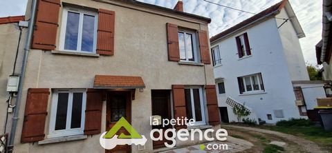 Would you like an apartment? But without the constraints of co-ownership. This property is for you!!  Stone house, close to all shops and schools. Quiet neighborhood. With appreciable volumes and a welcoming sleeping area. Individual gas heating and ...