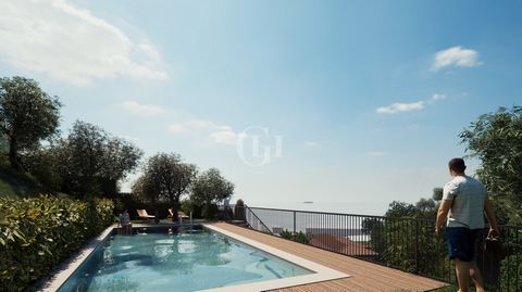 In the prestigious area of Gardone Riviera, particularly appreciated for its convenience to services and at the same time for the tranquility it offers, there is this refined three-room apartment under construction, located on the ground floor and on...
