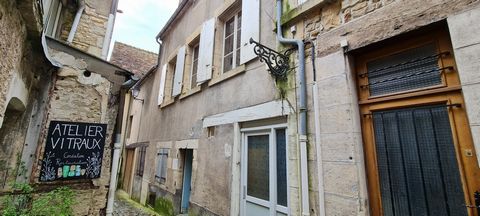 Ref. 2722 - Clamecy, house in the town centre, close to all amenities and train station. Ground floor: entrance, shower room, WC, hallway, storeroom. On the 1st floor: kitchen, living room 18 m2, fireplace, a bedroom 12 m2. On the 2nd floor: 3 bedroo...