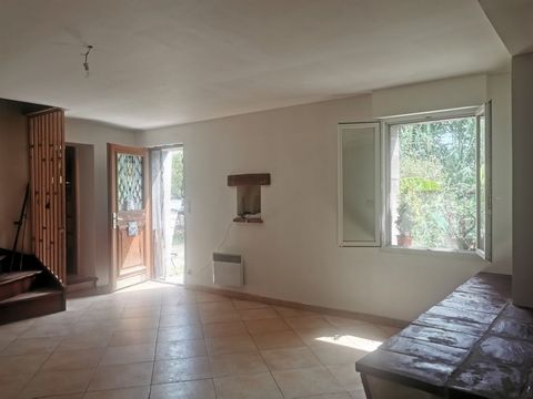 Albi, ideally located 15 minutes from the city center, close to all amenities (shops, schools) in the Lescure, Breuil area. The location of this house on a beautiful plot of 1222 m2 is a real opportunity, a simple embellishment of the bedrooms and ki...