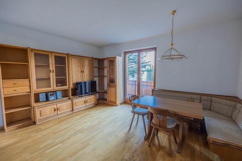 Welcome to popular Obermais neighborhood - this well-maintained apartment from the 90s has a lot to offer, spanning an attractive net area of 108 m² and providing space for comfort. Added to this is an unused attic space that measures approximately 1...