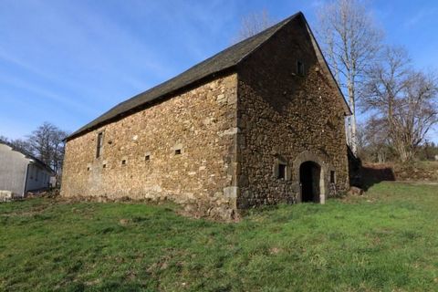 Placed within a countryside hamlet in the commune of Palisse is this beautiful stone barn with stunning travassac roof slates. The barn measures a generous 135m2 and is south facing across the land of 2 094m2. Utilities such as water and electricity ...