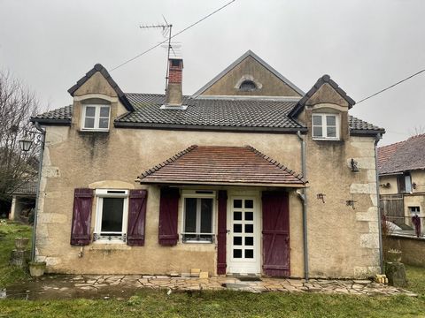 Footnote 92 10 minutes from MONTBARD, TGV station, 1h10 from PARIS Gare de Lyon, 35 minutes from DIJON train station Old single-storey house with large outbuilding. It is composed of a bedroom, a kitchen, a large shower room, a living room and a room...