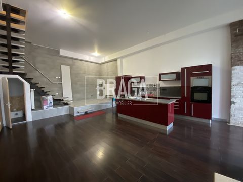 Your Braga real estate agency, through Tony SORET, shows you around and offers you this nugget of 100m2 Close to the city centre and the port of Boulogne-sur-Mer, a 5-minute walk. This loft consists of a garage for motorbikes or bicycles, a beautiful...