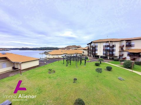 Ideally located on the edge of the lake, this apartment offers a pleasant living environment in a residence with a swimming pool. As soon as you enter, you will be seduced by the welcoming atmosphere that emanates from this property. The living room,...