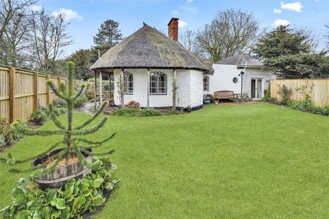 Believed to have been built in the 1830s as a gate house to the magnificent Chapel Cleeve Manor the property, which has been cleverly extended and sympathetically improved is of immense character charm with a wonderful atmosphere. Features include a ...