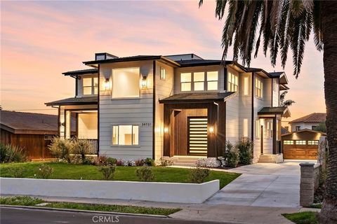 Presenting an ultra luxurious and virtually brand new beach house. This magnificent home has been reimagined and impeccably redesigned to create the perfect blend of modern contemporary and farmhouse elegance. Using only the highest quality finishes ...