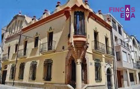 In the heart of Sarral, a typical low-rise town house for sale, plus two floors and slutty, with a backyard.. . 245 meters built, to be COMPLETELY REFORMED, many possibilities to tailor it to your needs. . The town of Sarral is located in the Conca d...