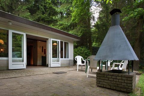 This peaceful 2-bedroom chalet is located in the forest in Lanklaar. It is ideal for families or groups and can accommodate 4 people. This chalet has an enclosed garden where you can enjoy brunch with your loved ones. Go out for dinner with your love...