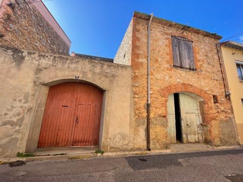 Exclusively in Thuir, a dynamic town with all shops only fifteen minutes from Perpignan and the A9 motorway, in a quiet area close to the city centre, barn to renovate. Several possibilities are available to you, either to keep the property in good c...