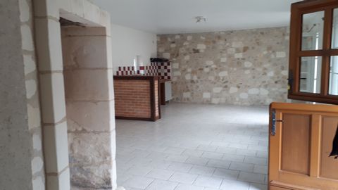 Old house completely renovated with lots of charm and style, very bright, with large volume of 120m2 with an attic floor and 380m2 of land completely enclosed by stone walls. No work is required, just a fitted kitchen project. This superb house serve...