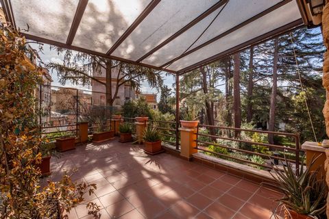 Villa Torlonia - Very few properties can be classified as unique and unrepeatable pieces, this is certainly one of them. We are located a few steps from Villa Torlonia and the Trieste district, and just 5 minutes by car from the historic center of Ro...