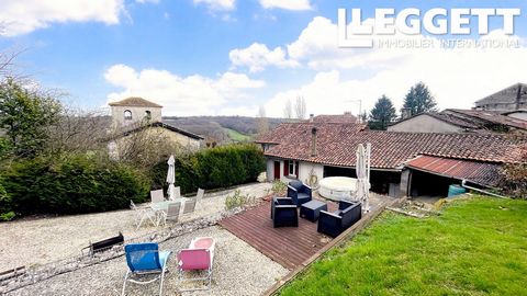 A27412SCN16 - This charming house is located in the heart of the village of Rougnac, 2 minutes from a grocery shop and a bar/restaurant (which has recently been taken over by new management and now offers really good food) and only 25 minutes from An...