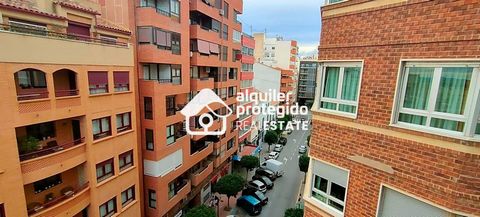 Denna lägenhet ligger på Calle de la Corredera, 03400, Villena, Alicante, ligger i stadsdelen el Rabal-Villena, på våning 6. Det är en lägenhet som har 120 m2 och har 3 rum och 2 badrum. Det inkluderar balcón, ascensor, garderob och exteriör. Feature...