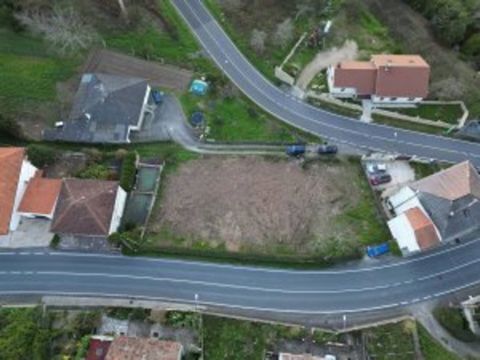 The following plot of land for development use of 1025sqm. situated in Artes Ribeira. Artes is a municipality of the municipality of Ribeira and is located between Ribeira and Corrubedo, very close to the exit AG-11 and road to Porto do Son. It has a...