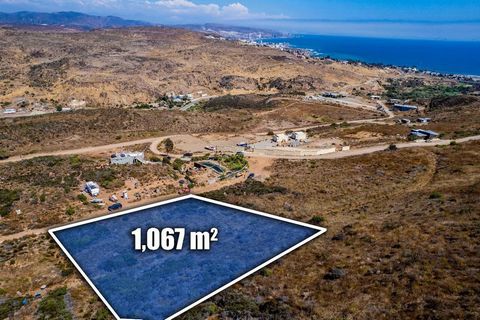 Rustic land in Lomas de San Miguel, El Sauzal, Ensenada, Baja California, Mexico (CP: 22760). Area: 1,067.53 m² Located near the toll booth to Tijuana and free road, with views of the sea and the mountains. Large space for residential investment or c...
