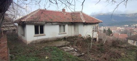 Great suggestion! Spacious plot of land with two houses in it! One is trimmer joists 95 sq.m. and the other 75 sq.m. - Knittar made in Turkish times! Asphalt road to the houses! Car parking! In close proximity to the fortress 'Kaleto' Belogradchik! A...