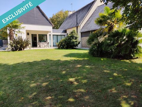 Located in a quiet hamlet, on the edge of Brière, this beautiful thatched cottage benefits from a peaceful environment. You will be able to enjoy a beautiful enclosed and landscaped garden with multiple exposures. This thatched cottage has been renov...